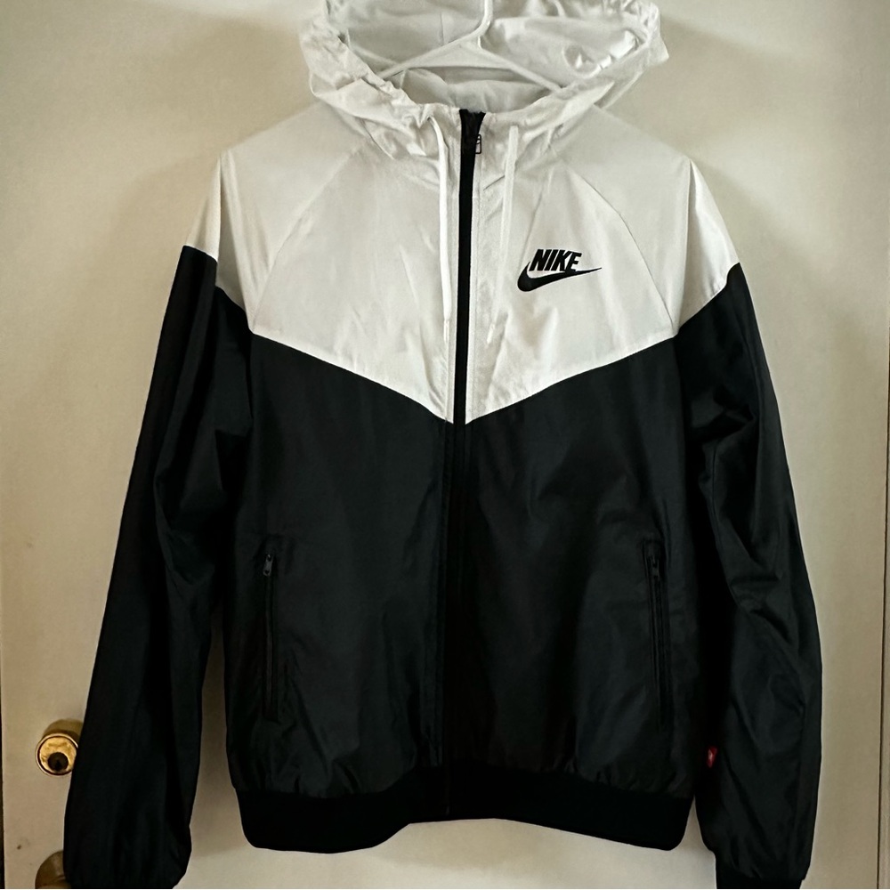 Nike Windbreaker Women’s